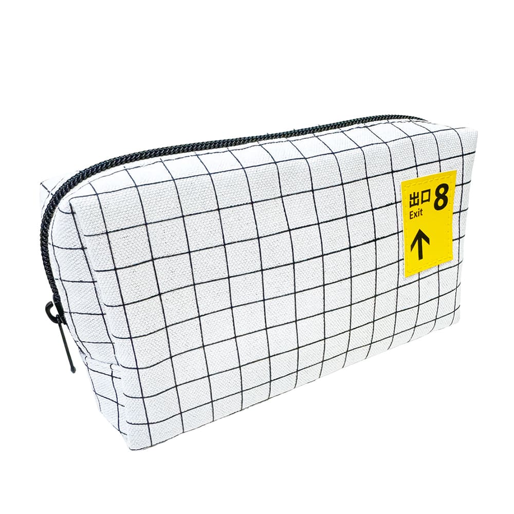 ８番出口　ポーチ