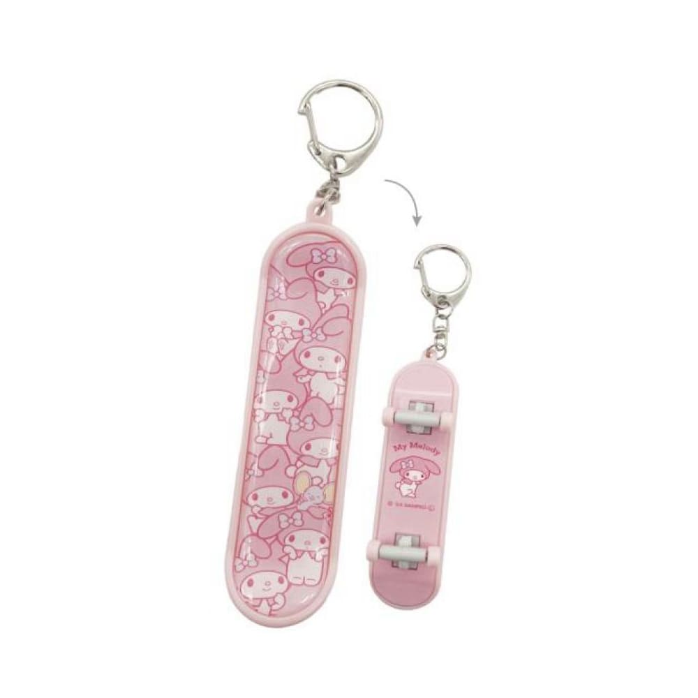 サンリオキャラクターズ　スケボーキーホルダー（マイメロディ）